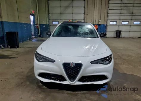 2019 Alfa Romeo Giulia z USA, uszkodzony, nr VIN ZARFANAN9K7619887